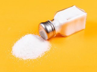 روزانه چقدر باید نمک مصرف کنیم؟